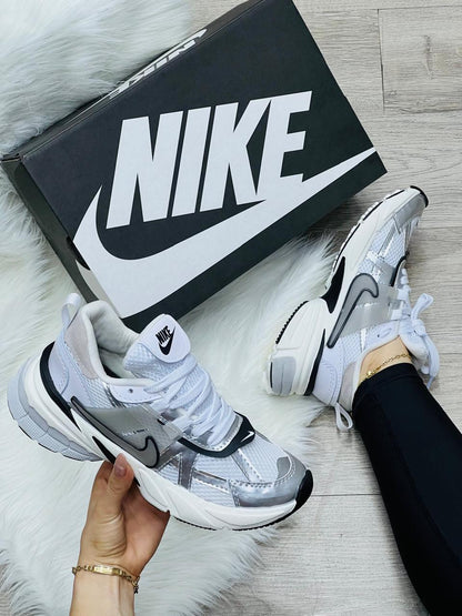 NIKE V2K RUN DE DAMA